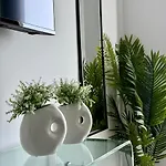 Chill And Stay-luxury With Pool And Sauna In Kato شقة *