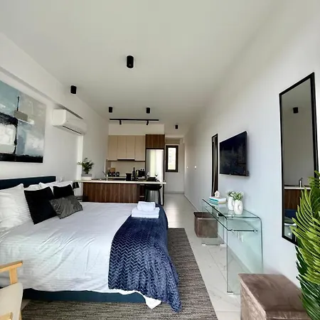 Chill And Stay-luxury With Pool And Sauna In Kato