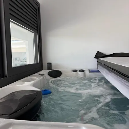 Chill And Stay-luxury In Kato Apartment *