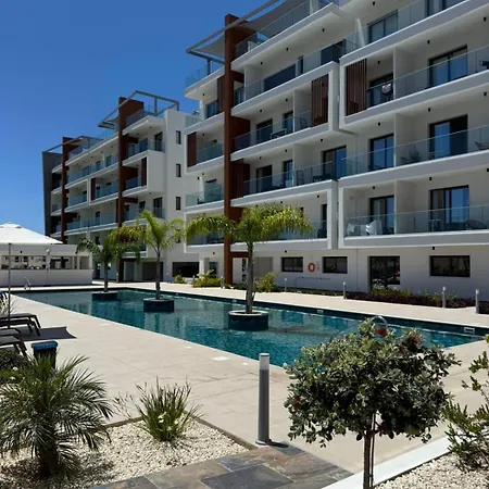 Chill And Stay-luxury With Pool And Sauna In Kato Apartment