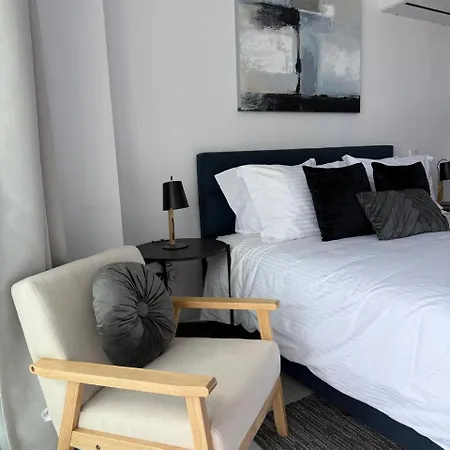 Chill And Stay-luxury In Kato Apartment *