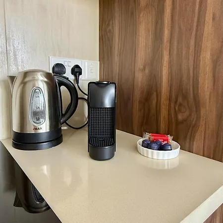 Chill And Stay-luxury With Pool And Sauna In Kato Πάφος