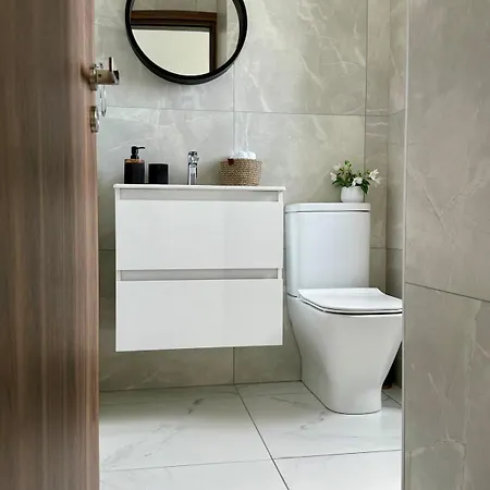 Διαμέρισμα Chill And Stay-luxury With Pool And Sauna In Kato Πάφος