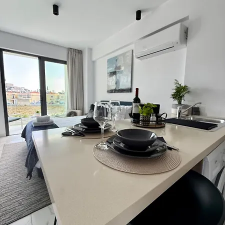 Chill And Stay-luxury With Pool And Sauna In Kato Πάφος