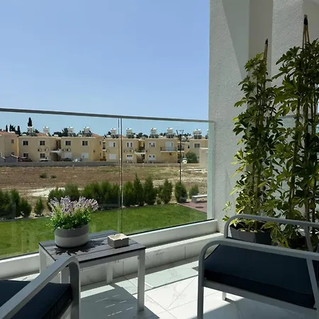 Διαμέρισμα Chill And Stay-luxury With Pool And Sauna In Kato Πάφος